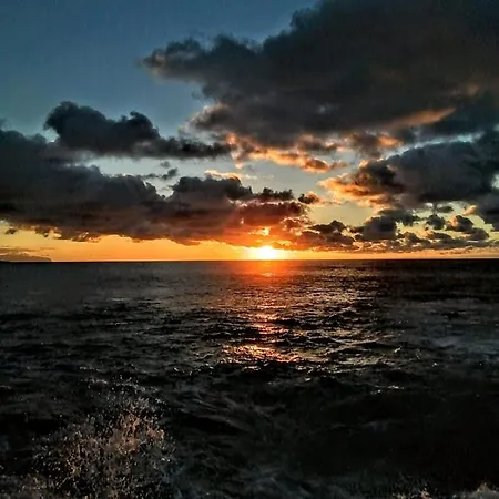 شقة Beautiful Oceanfront With Private Parking *