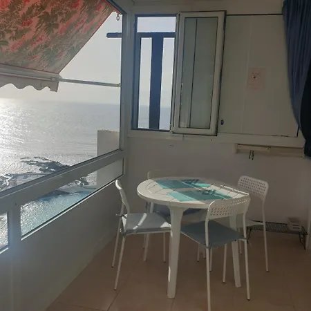 Beautiful Oceanfront With Private Parking شقة *