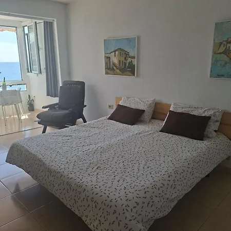 Beautiful Oceanfront With Private Parking 公寓 *